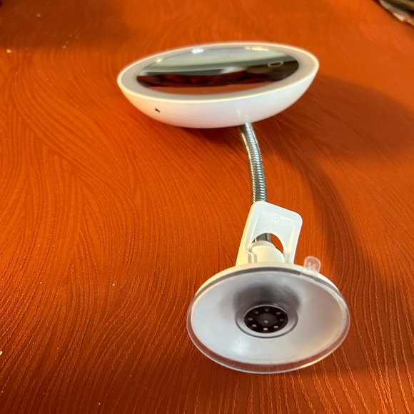 Lighted travel make up mirror - Picture 2 of 3